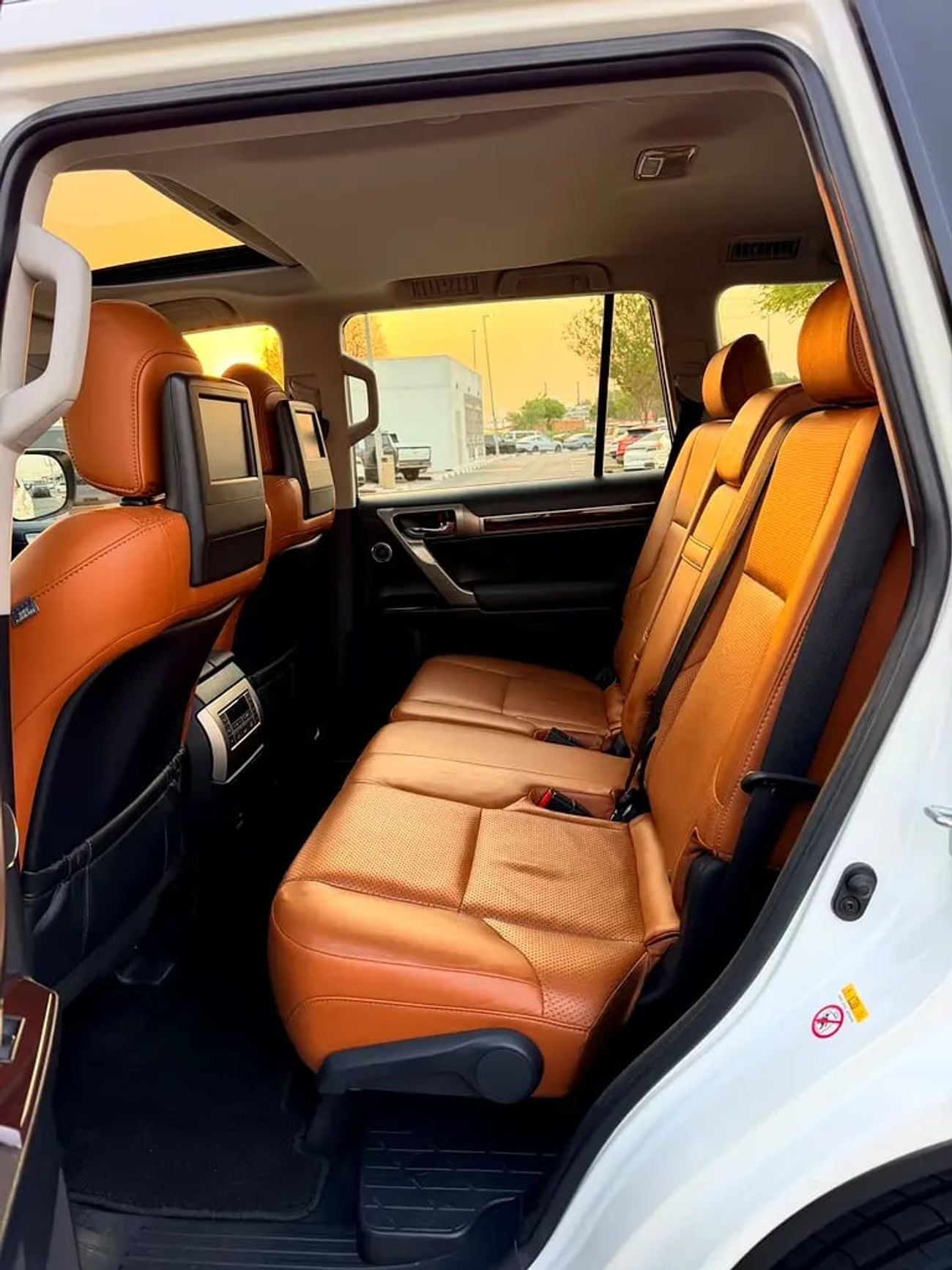 Lexus GX460 PLATINUM GCC Specs single owner