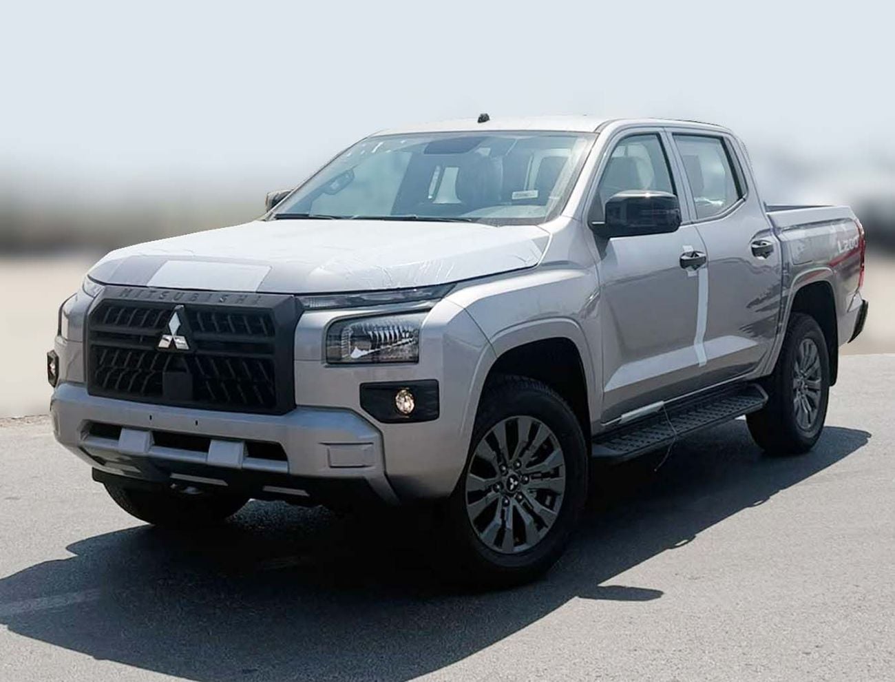 ميتسوبيشي L200 سيارة 2027 بمحرك بنزين سعة 2.4 لتر، كابينة مزدوجة، ناقل حركة يدوي
