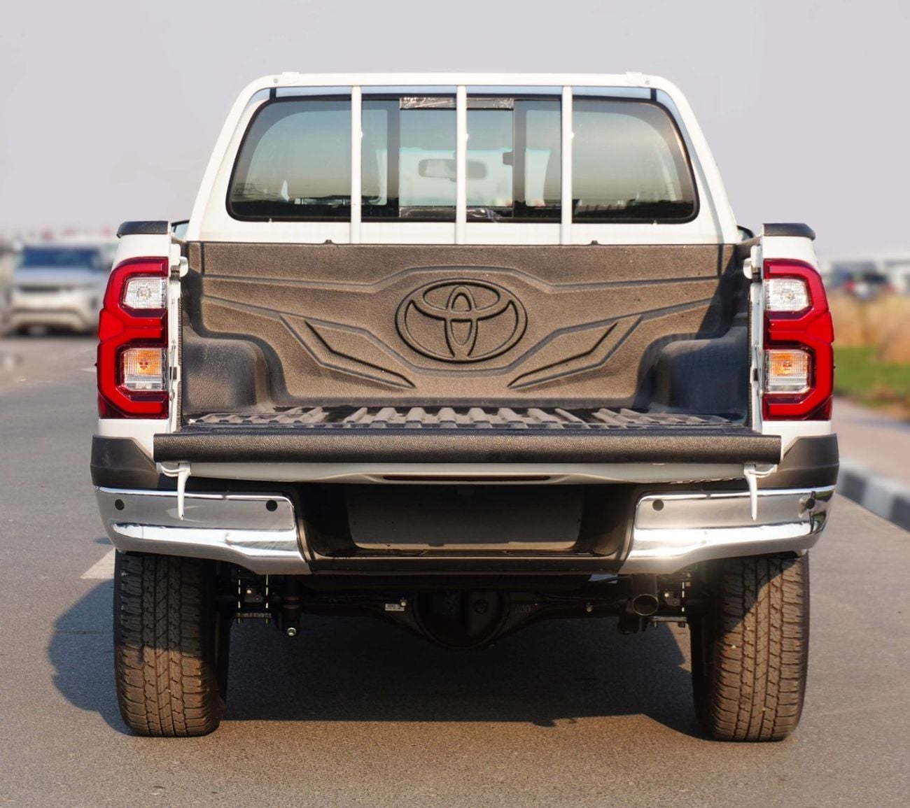 Toyota Hilux SR5 *2026 MODEL: TOYOTA HILUX 4X4 DC 2.4L DIESEL A/T FULL OPTION W/O COOL BOX*