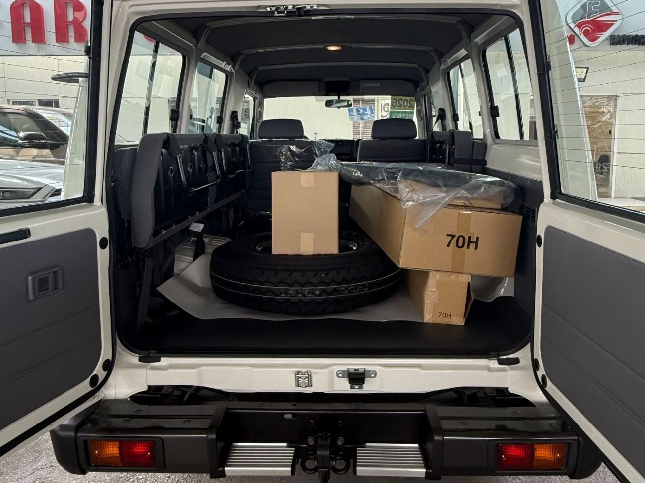 تويوتا لاند كروزر 70 LAND CRUISER GRJ 78 4.0 V6 AUTOMATIC 2026 TOYOTA LAND CRUISER GRJ 78 4.0 V6 AUTOMATIC **التصدير فقط خارج الخليج****EXPORT ONLY**