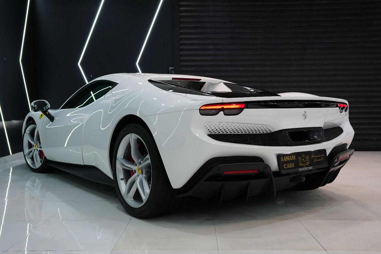فيراري 296 GTB GTS حزمة أنظمة مساعدة السائق المتقدمة الكاملة، نظام أبل كاربلاي، نظام صوت JBL، تصميم داخلي من ألياف الكر