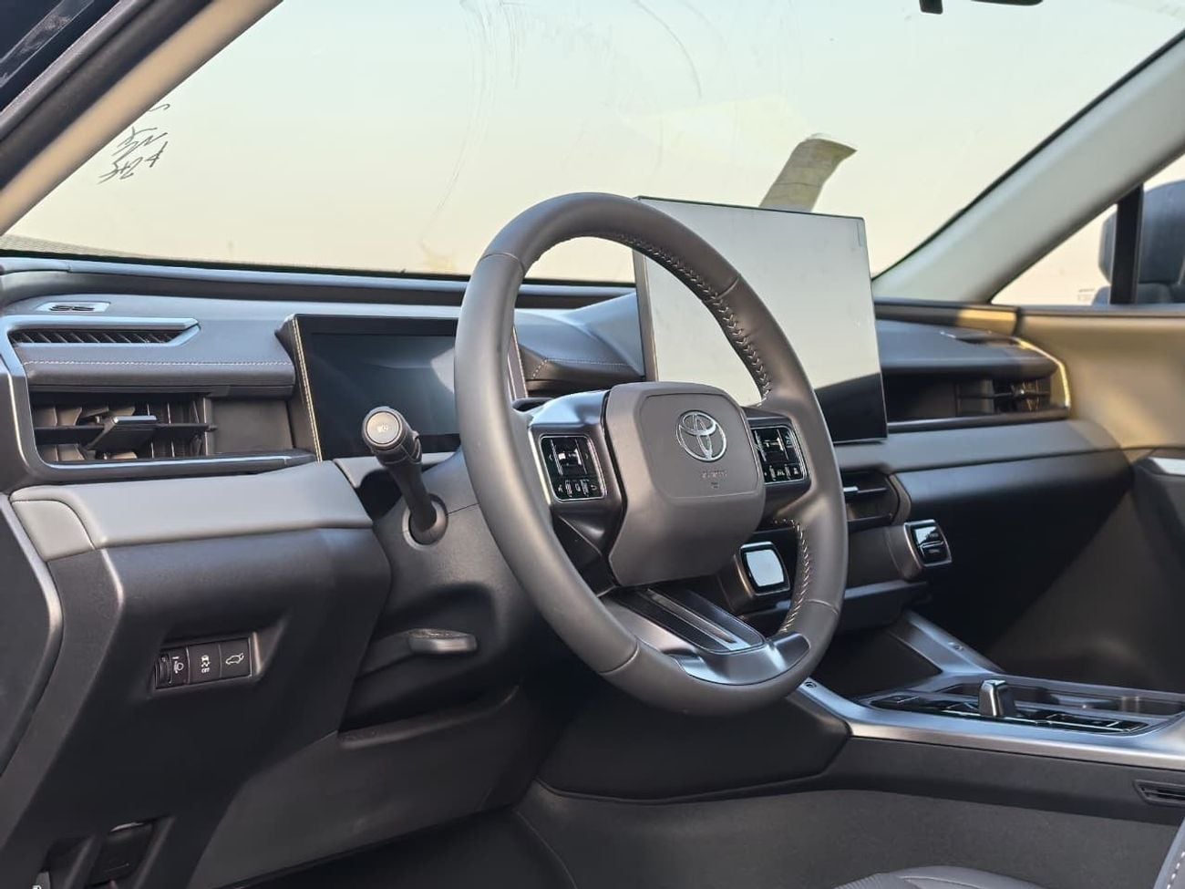Toyota RAV4 2.5L V4 HYBRID | PWR WITH LEATHER SEATS | PANORAMIC ROOF | LUXURY EDITION | MY2026