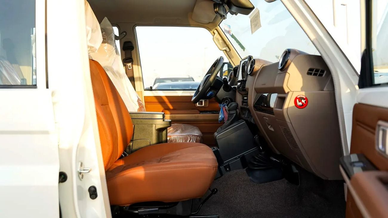 Toyota Land Cruiser 70 LC76 LX 4.0L A/T GCC Specs SAUDI