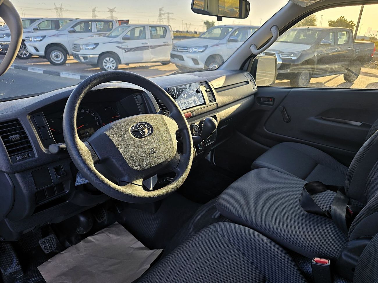 تويوتا هاياس GL Toyota Hiace Std Roof 15 Seater 2.7l Petrol M/T RWD White Color 2026 Model
