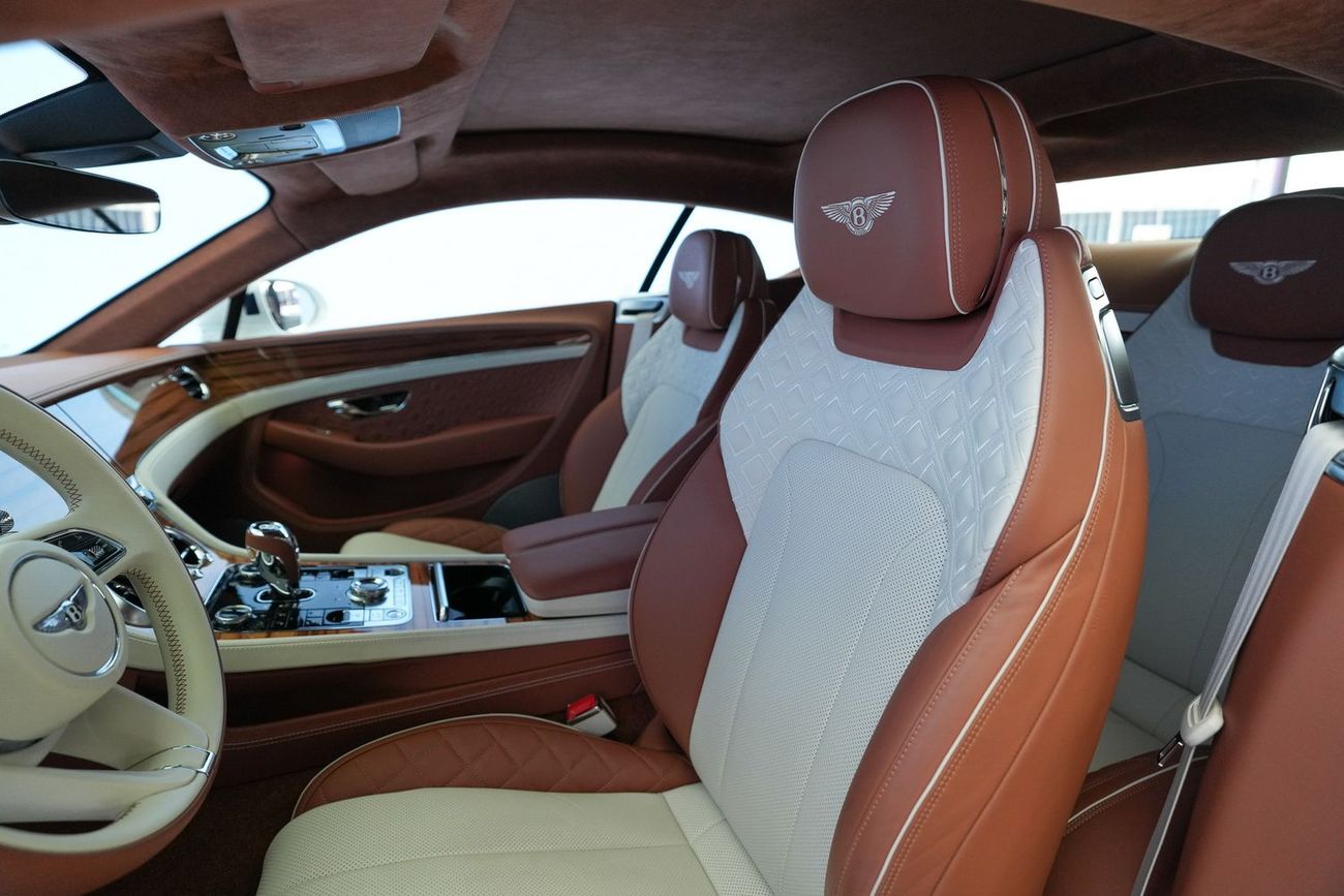 بنتلي كونتيننتال جي تي STANDARD 4.0T V8