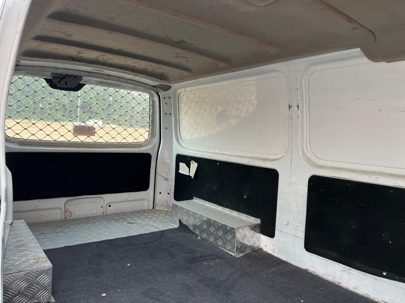 Nissan Urvan STANDARD