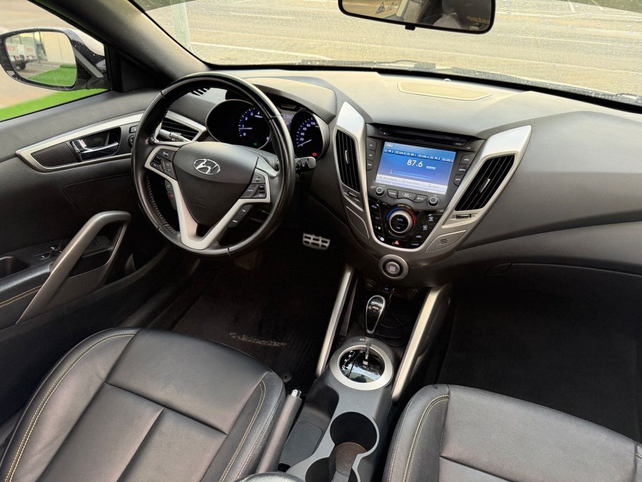 Hyundai Veloster GLS SR Hyundai Veloster 1.6L / GCC / 2016 / Free Accident Original Paint