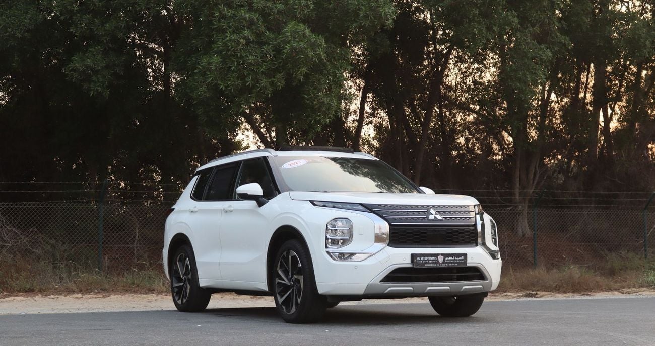 Mitsubishi Outlander PREMIUM ACCIDENTS FREE - GCC - P LINE - ORIGINAL PAINT - PERFECT CONDITION INSIDE OUT - 2 KEYS
