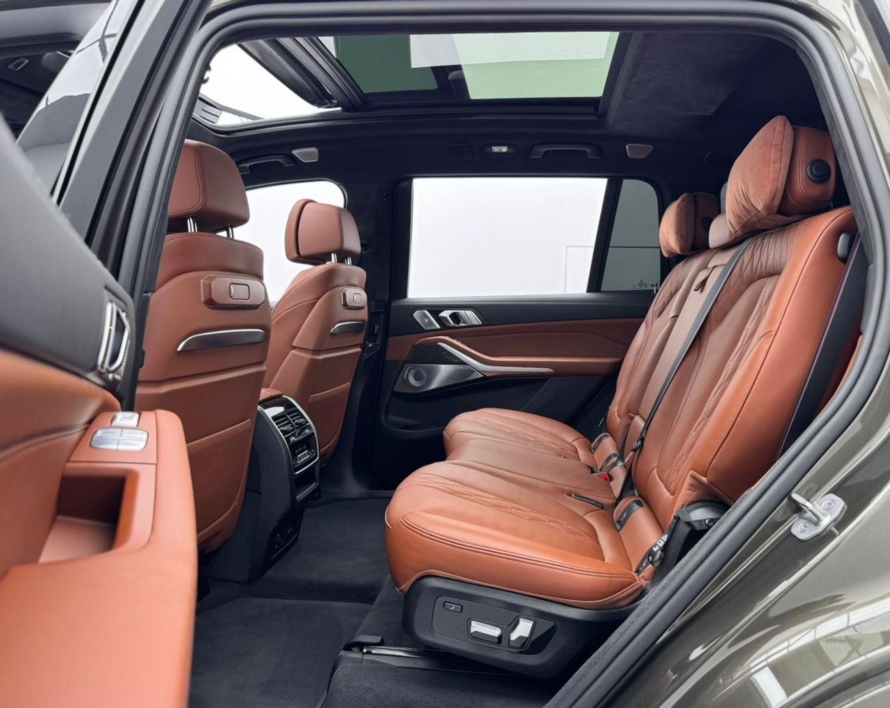 BMW X7 M60i XDRIVE 2024 BMW X7 xDrive, 10/2028 BMW Warranty and Service Pack, BMW Service History, GCC