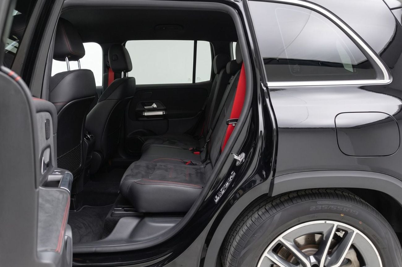 مرسيدس بنز GLB 35 AMG 4MATIC 2023 | تطعيمات داخلية من ألياف الكربون | 2,546 درهم إماراتي شهرياً