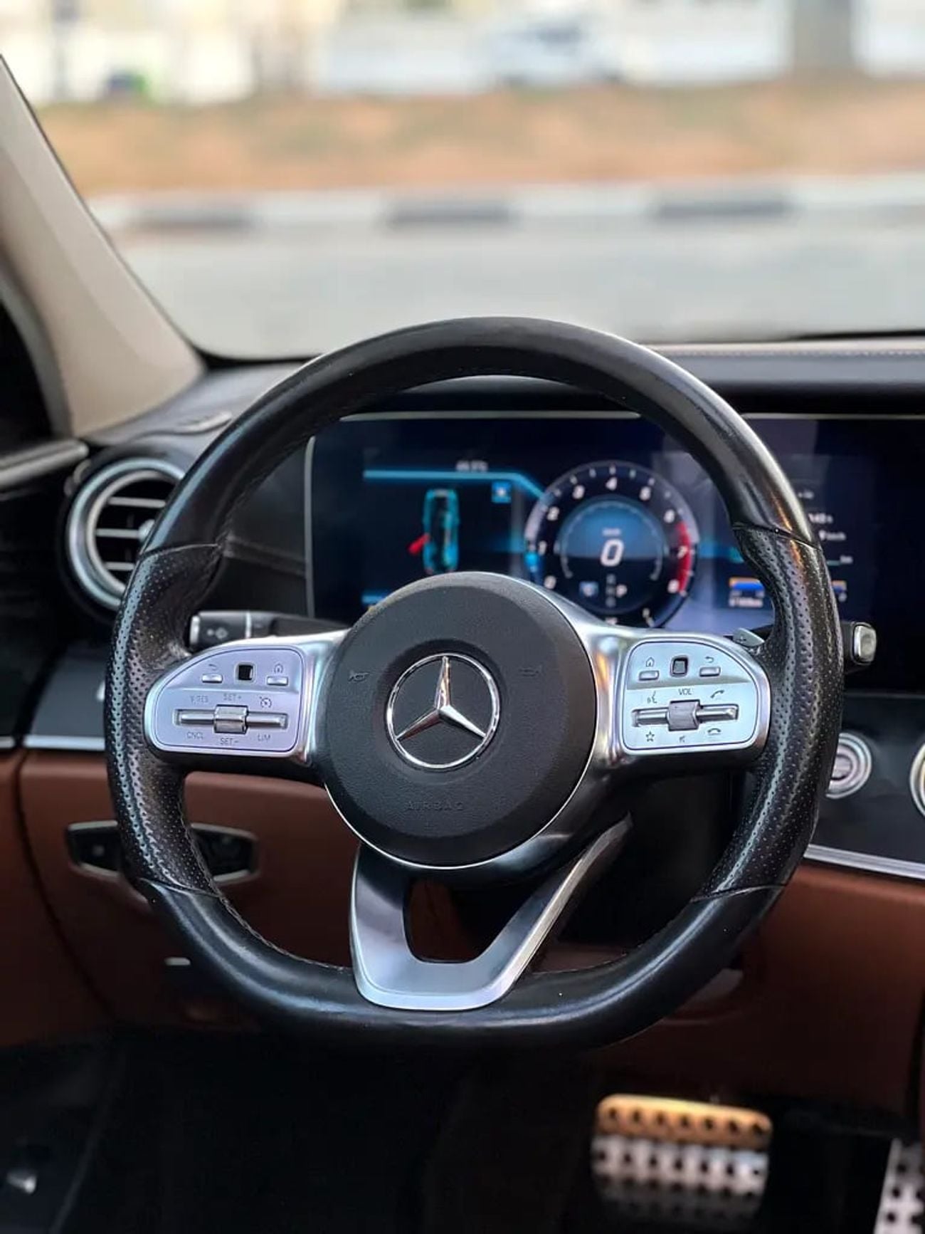 مرسيدس بنز E300 PREMIUM PLUS Mercedes E300. Gcc