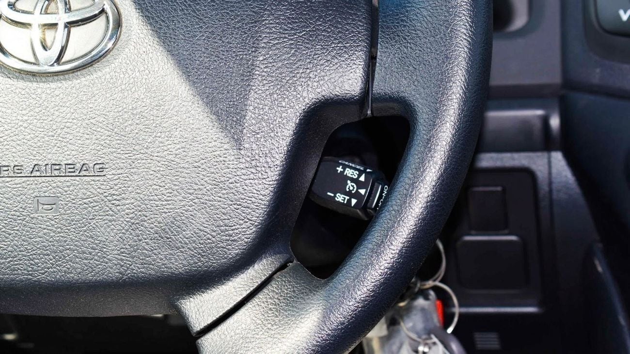 تويوتا لاند كروزر 4.0L V6 Petrol M/T