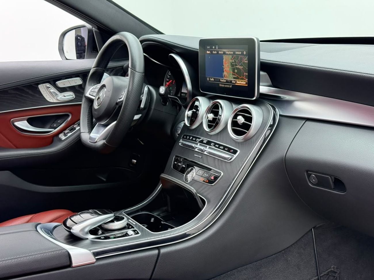 مرسيدس بنز سي 43 ايه ام جي STANDARD مرسيدس C43 AMG 4Matic موديل 2018، سجل صيانة كامل، كاملة المواصفات، بحالة ممتازة، خليجية