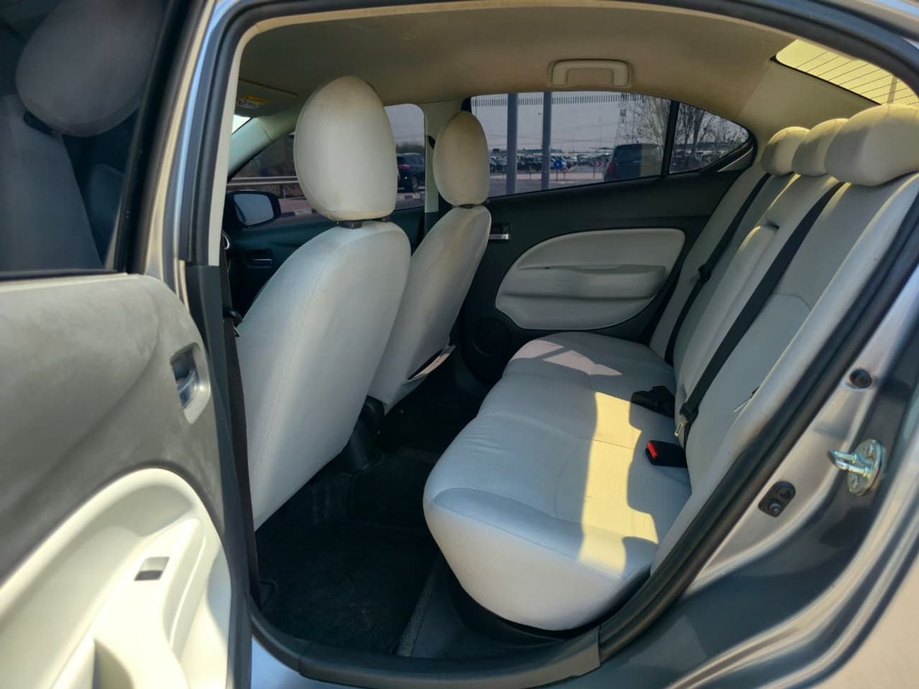Mitsubishi Attrage GLX
