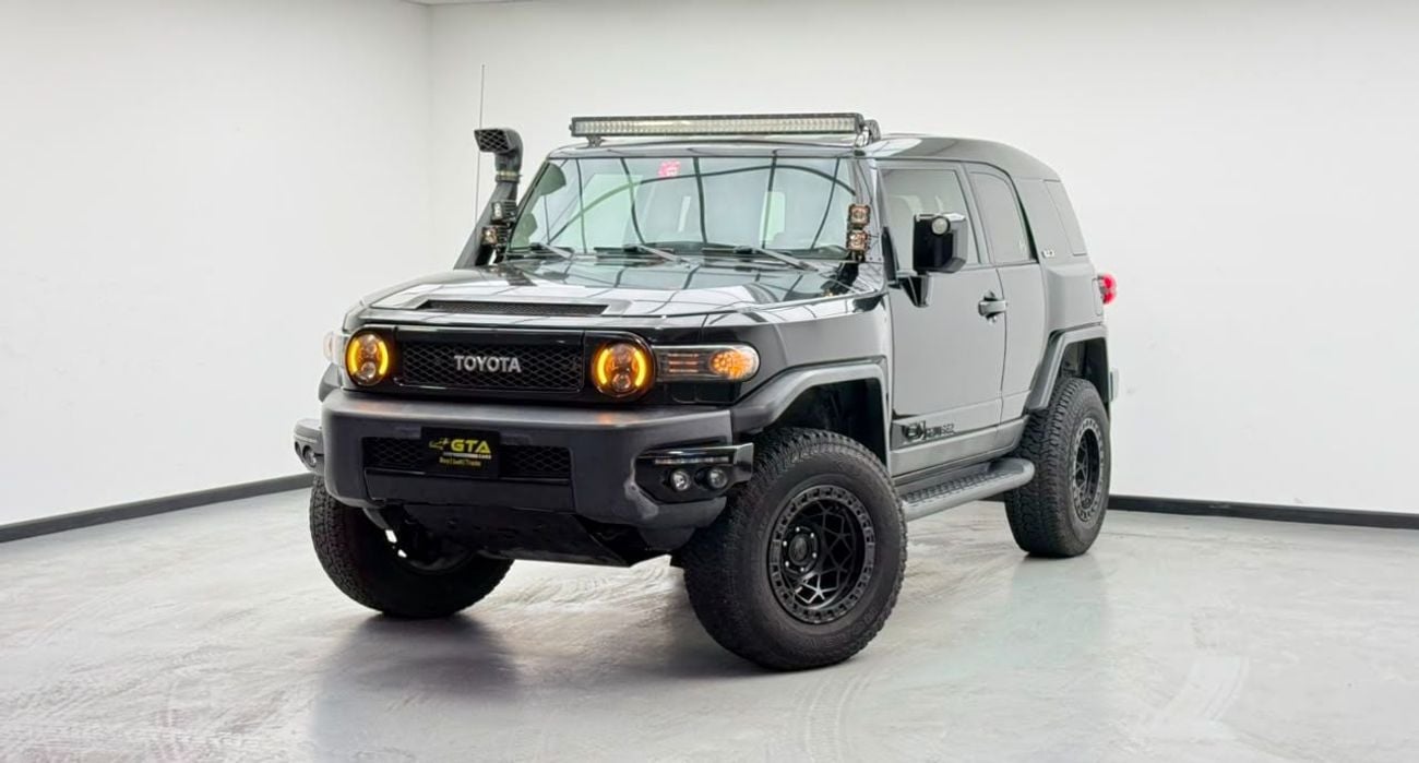 Toyota FJ Cruiser VXR 2014 Toyota FJ Cruiser VXR, Full Toyota Service History, GCC Specs