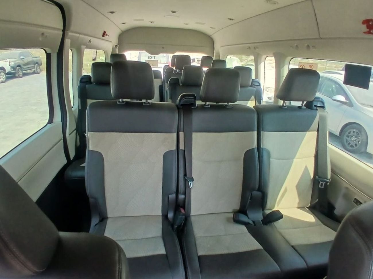 Toyota Hiace GL 2.8L Diesel Manual 9+ Seats 4 Doors