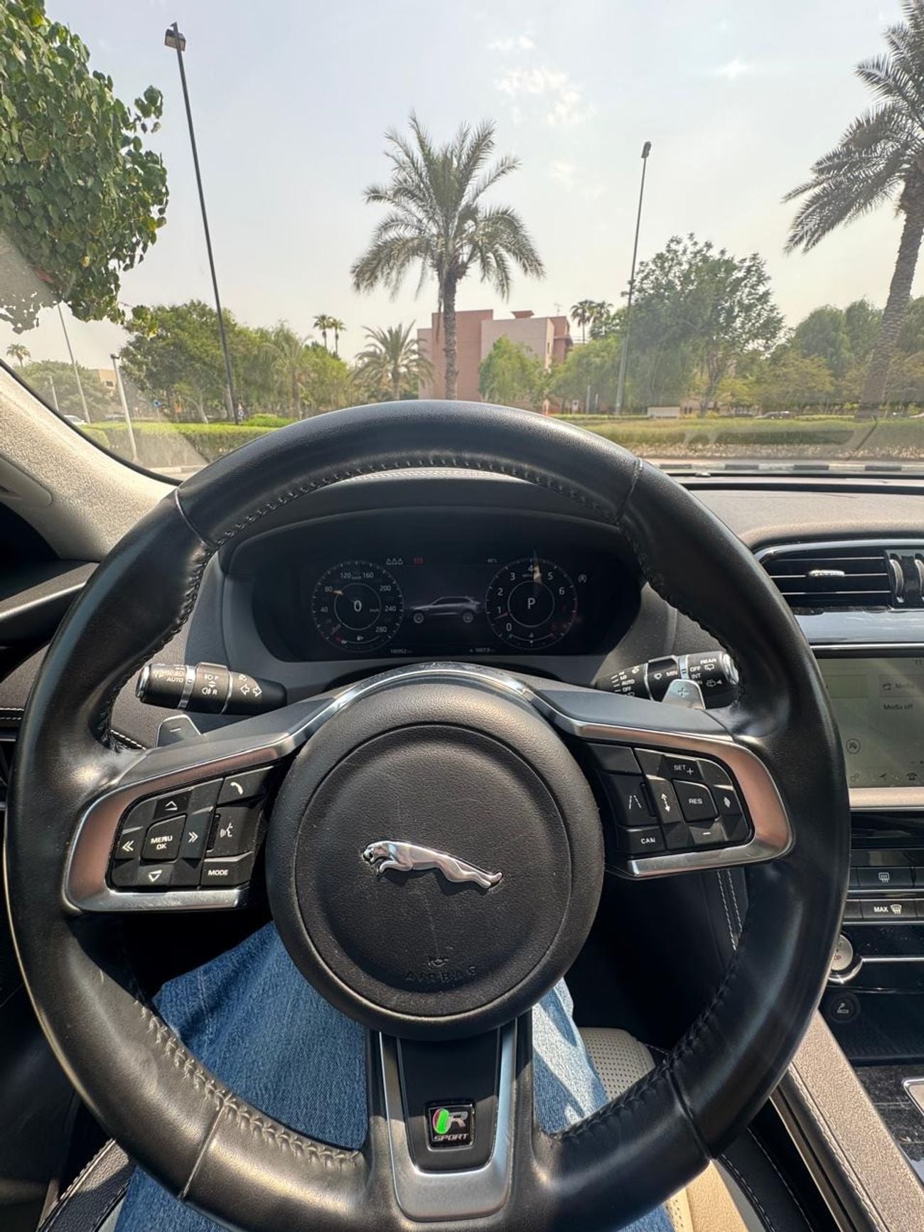 جاكوار F بيس آر سبورت R-SPORT