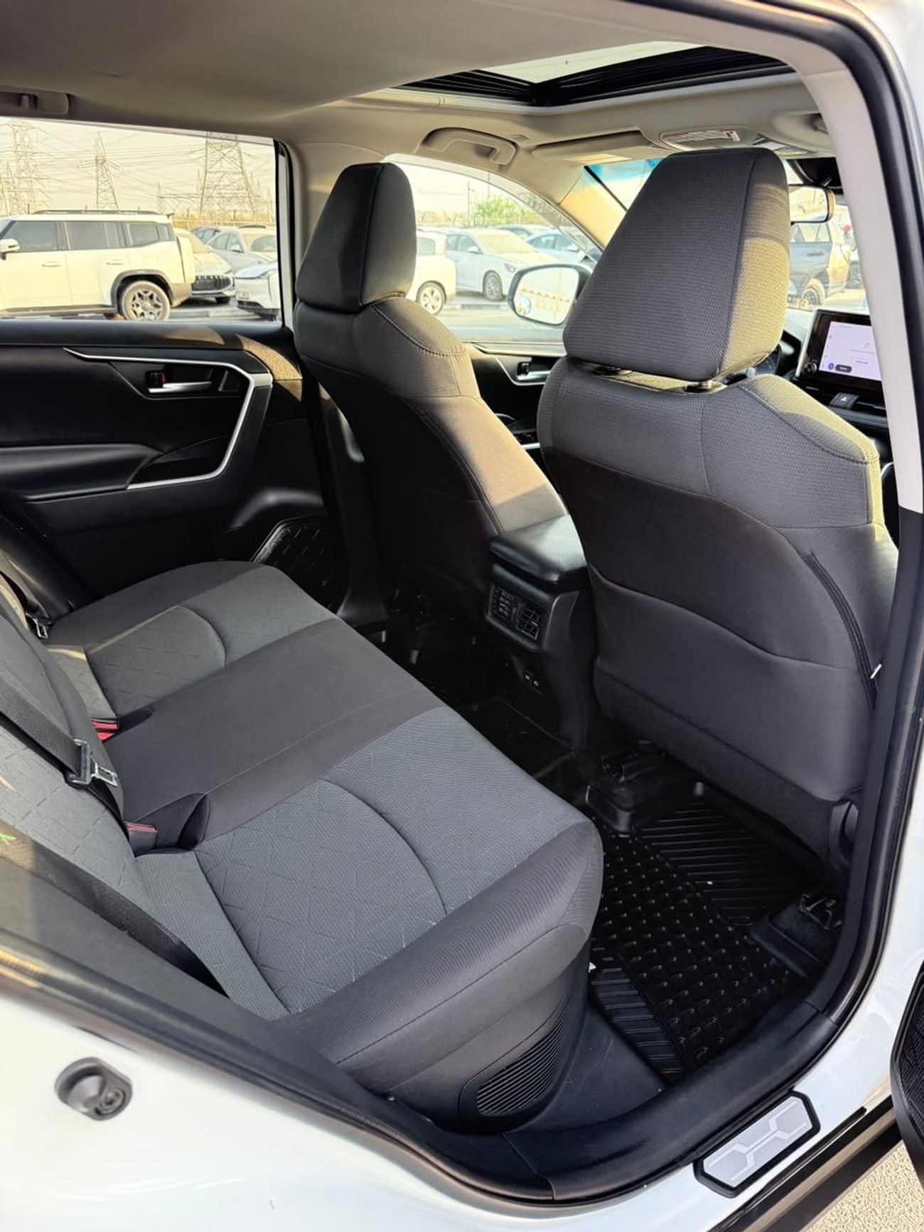 Toyota RAV4 XLE HEV Hybrid XLE Full option