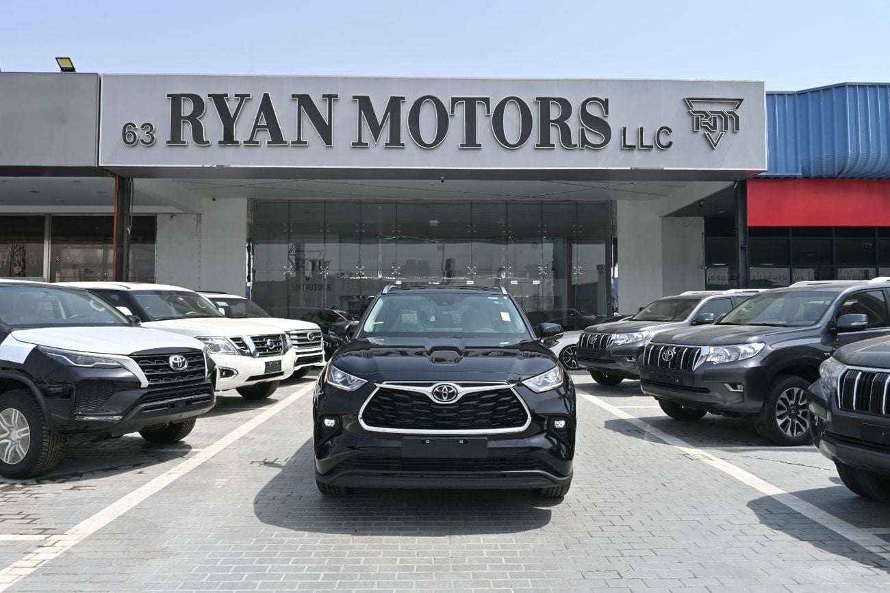 تويوتا هايلاندر LTD HEV محرك هجين سعة 2.5 لتر ونظام دفع رباعي، اللون أسود