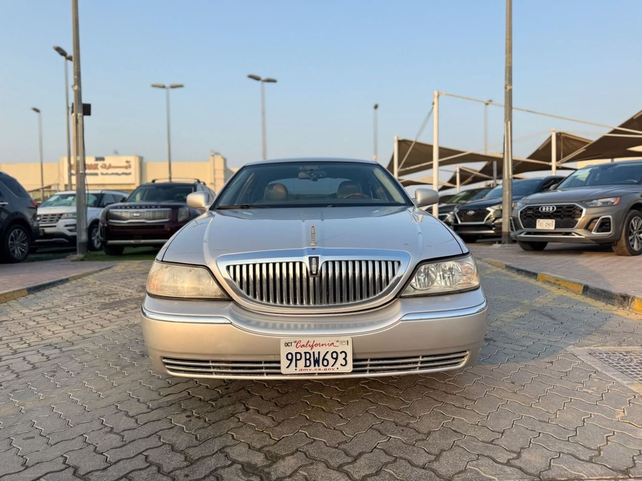 Lincoln Town Car SIGNATURE VERY CLEAN CAR LOW MILEAGE
