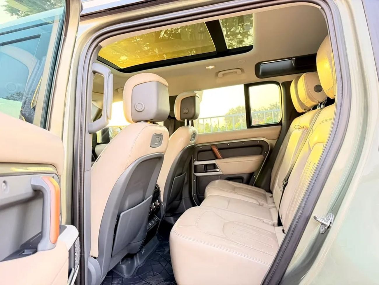 Land Rover Defender 110 HSE GCC Specs
