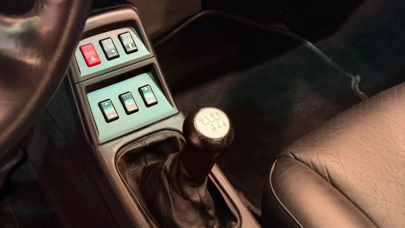Porsche 911 Carrera 4S (993) - Japanese Specs