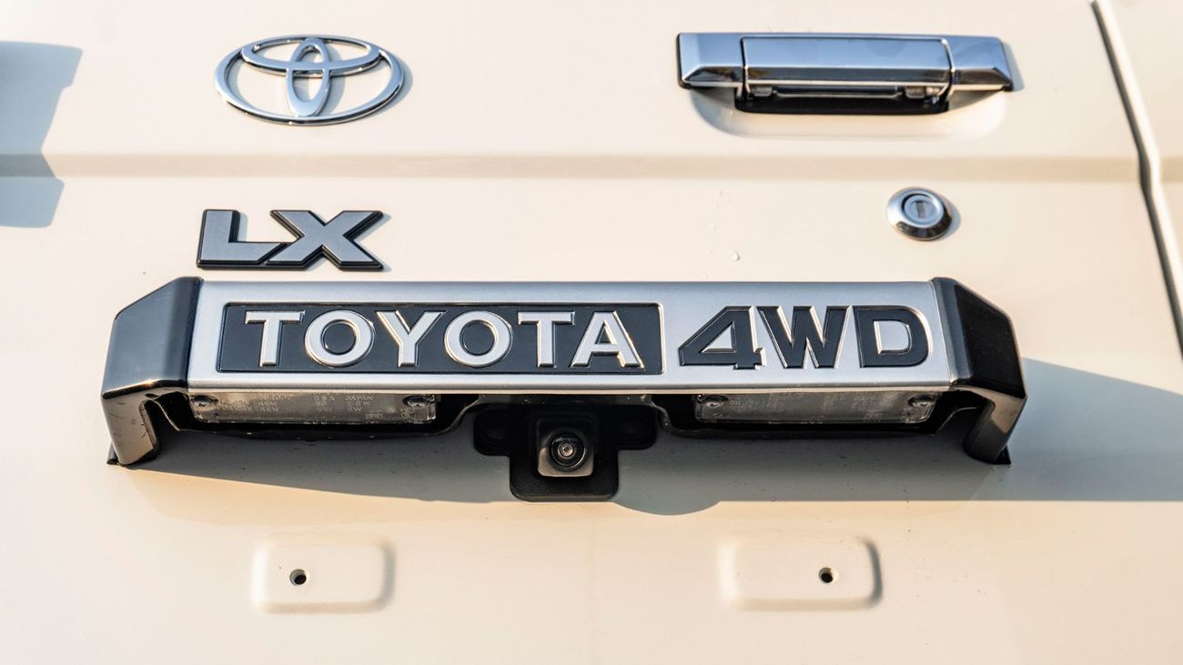 Toyota Land Cruiser 70 LC76 LX 2026 Toyota Land Cruiser LC76 2.8L AT Diesel Full Option (White)
