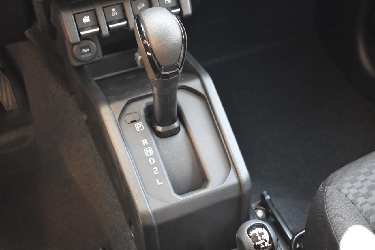 سوزوكي جيمني GL . 1.5L . 4 Cyl . 4-Speed Automatic . Petrol . 4WD . 5 Seats . 3 Door