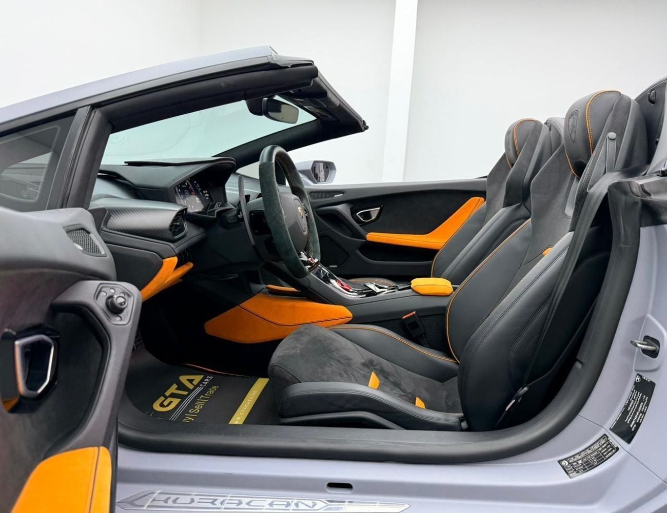 Lamborghini Huracan EVO SPYDER 2023 Lamborghini Huracan EVO Spyder, Lamborghini Warranty+Full Service History, GCC Specs.