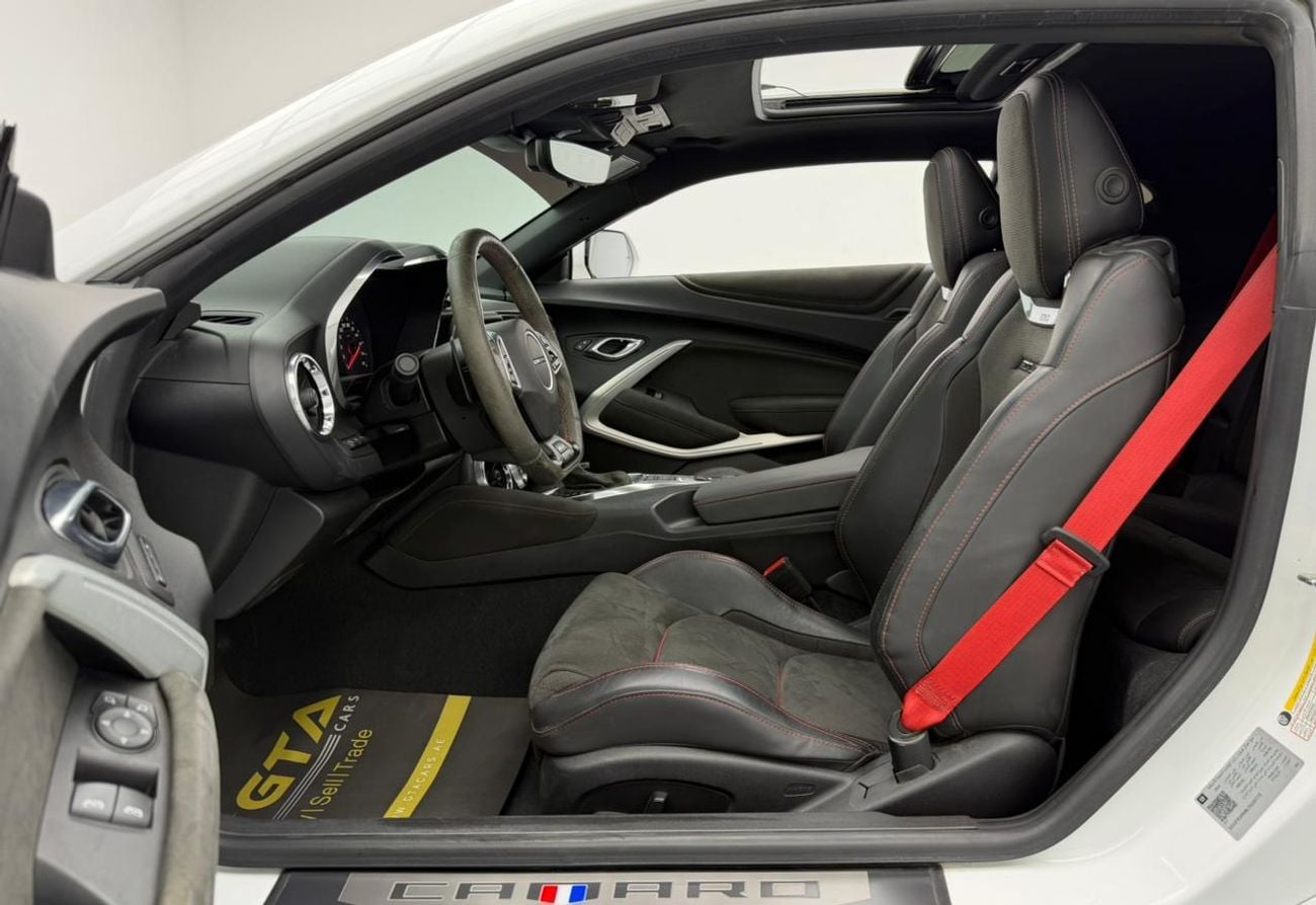 شيفروليه كامارو ZL1 CARBON FIBER شيفروليه كامارو ZL1 موديل 2020، ضمان شيفروليه ساري حتى أغسطس 2030، سجل صيانة كامل من شيفروليه، دول م