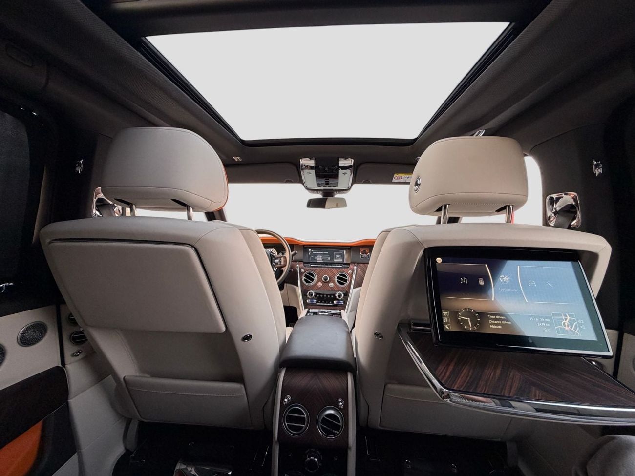 Rolls Royce Cullinan STANDARD ROLLS-ROYCE CULLINAN SILVER BADGE | GCC | ORIGINAL PAINT | AGMC SERVICE CONTRACT