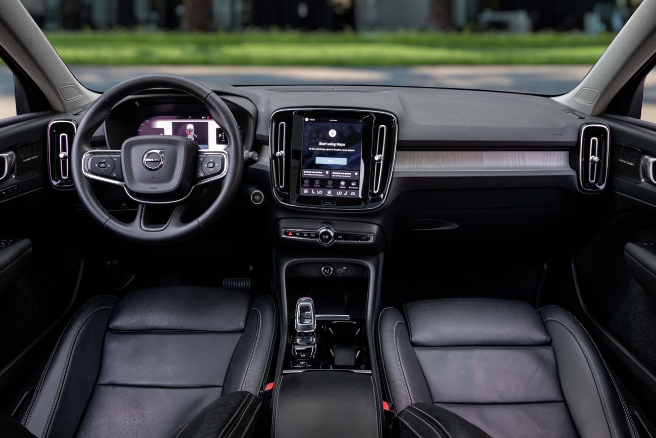 فولفو XC 40 B4 ULTIMATE DARK XC40 B4 Ultimate Dark | 1,861 P.M | 0% Downpayment | UNDER WARRANTY