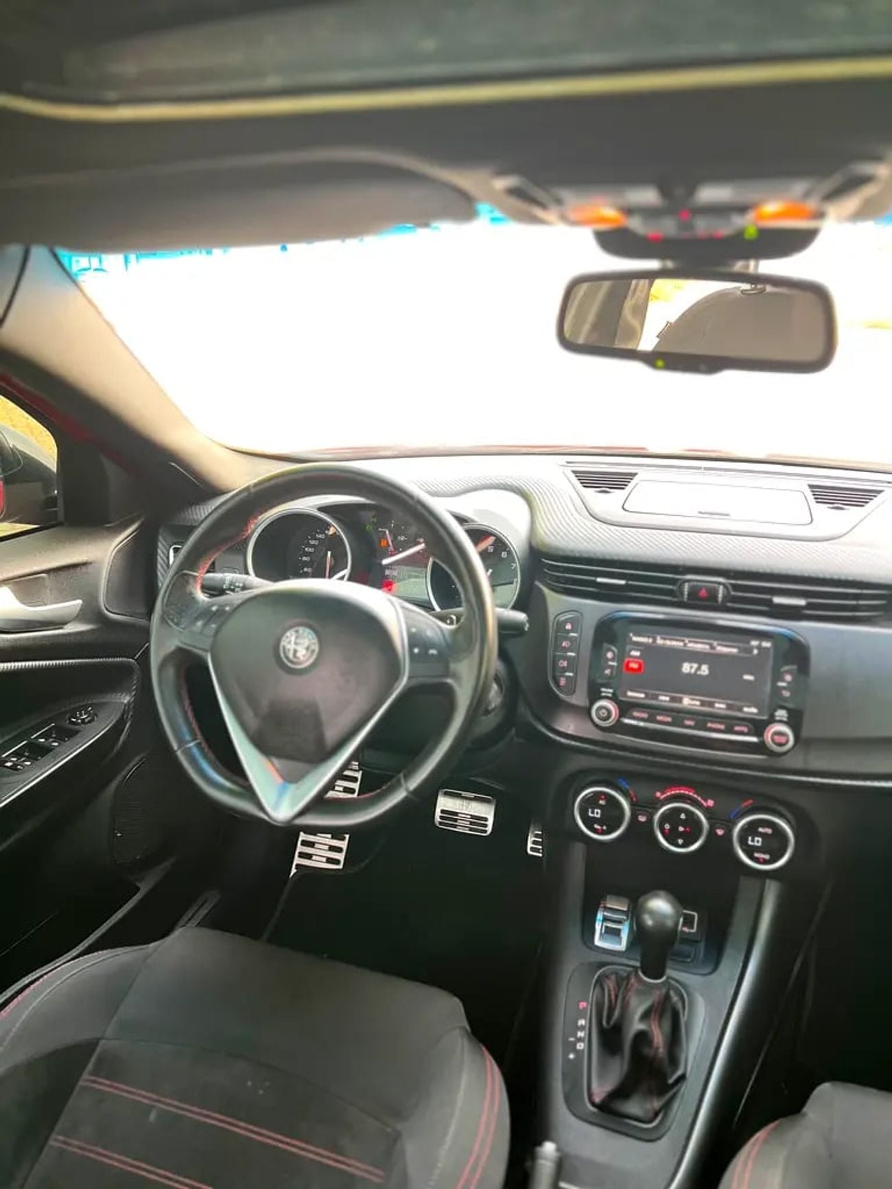 ألفا روميو جوليتا Stunning Mid Option | GCC Specs | Well Maintained