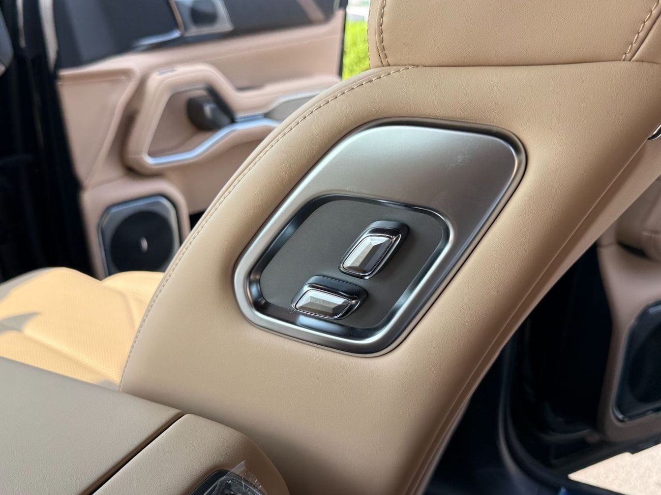 بي واي دي ليوبارد 8 DELUX (6 Seats)