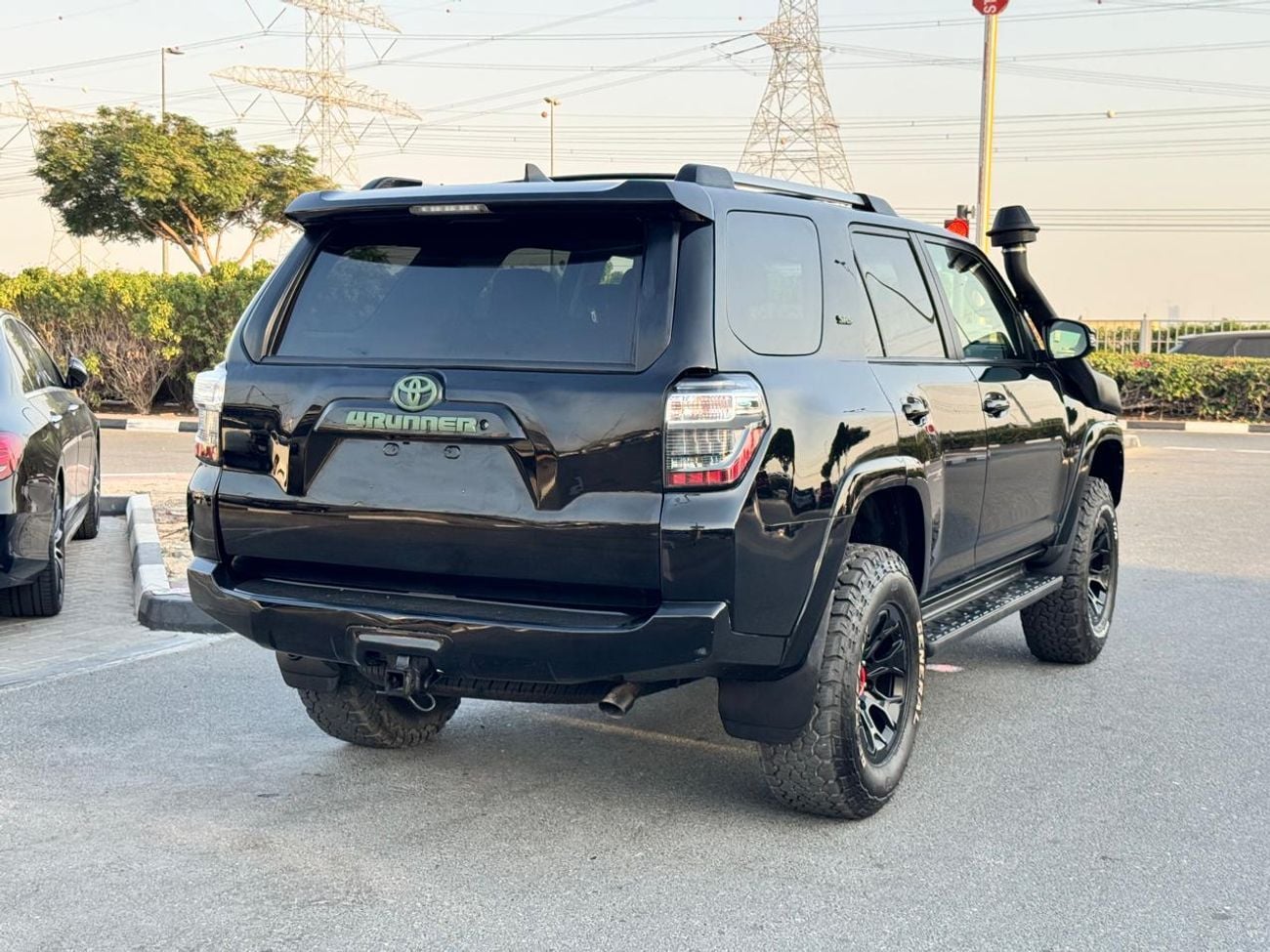 تويوتا فور رنر LIMITED V6 4.0L SUNROOF 4X4 7SEAT LEDAR PERFICT CONDATION CANADIAN SPECIFIC