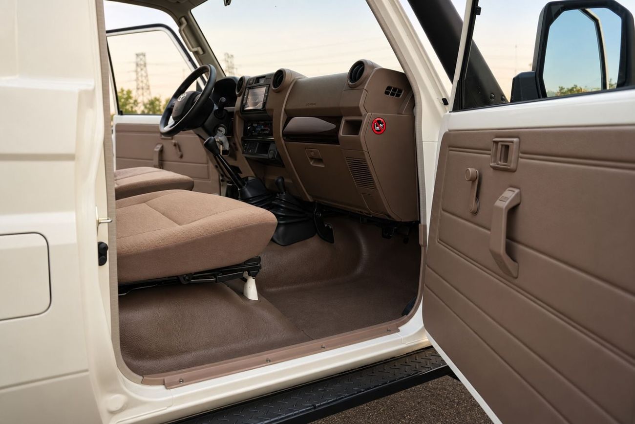 Toyota Land Cruiser 70 LC 78 HARDTOP 4.0L MT 2026 Toyota Land Cruiser 70 Series (GRJ78) 4.0L V6 4WD