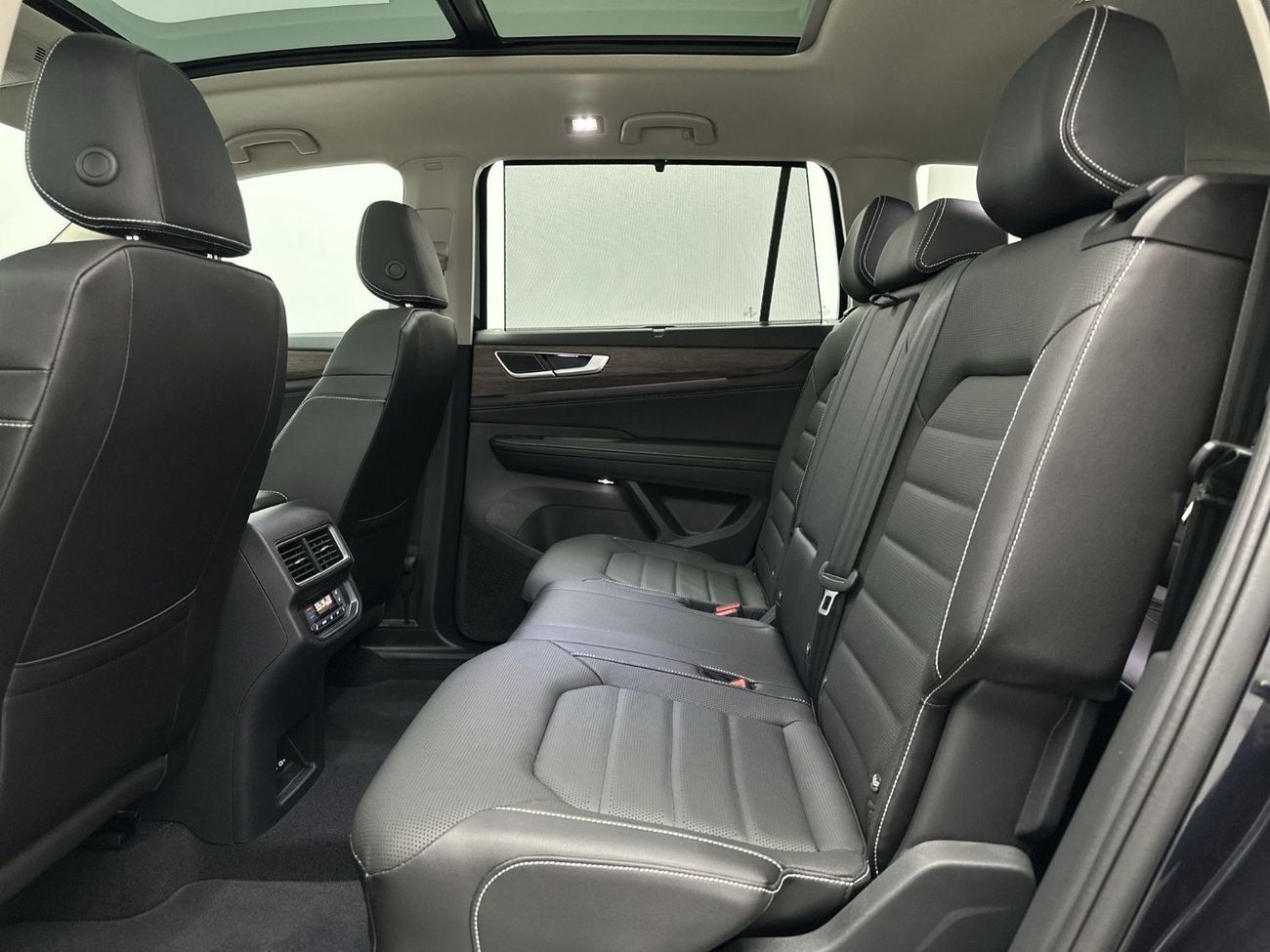 Volkswagen Teramont COMFORTLINE Teramont 2.0L (Facelift 2) | Refreshed Design & Panoramic Roof | 39,100 AED SAVINGS from