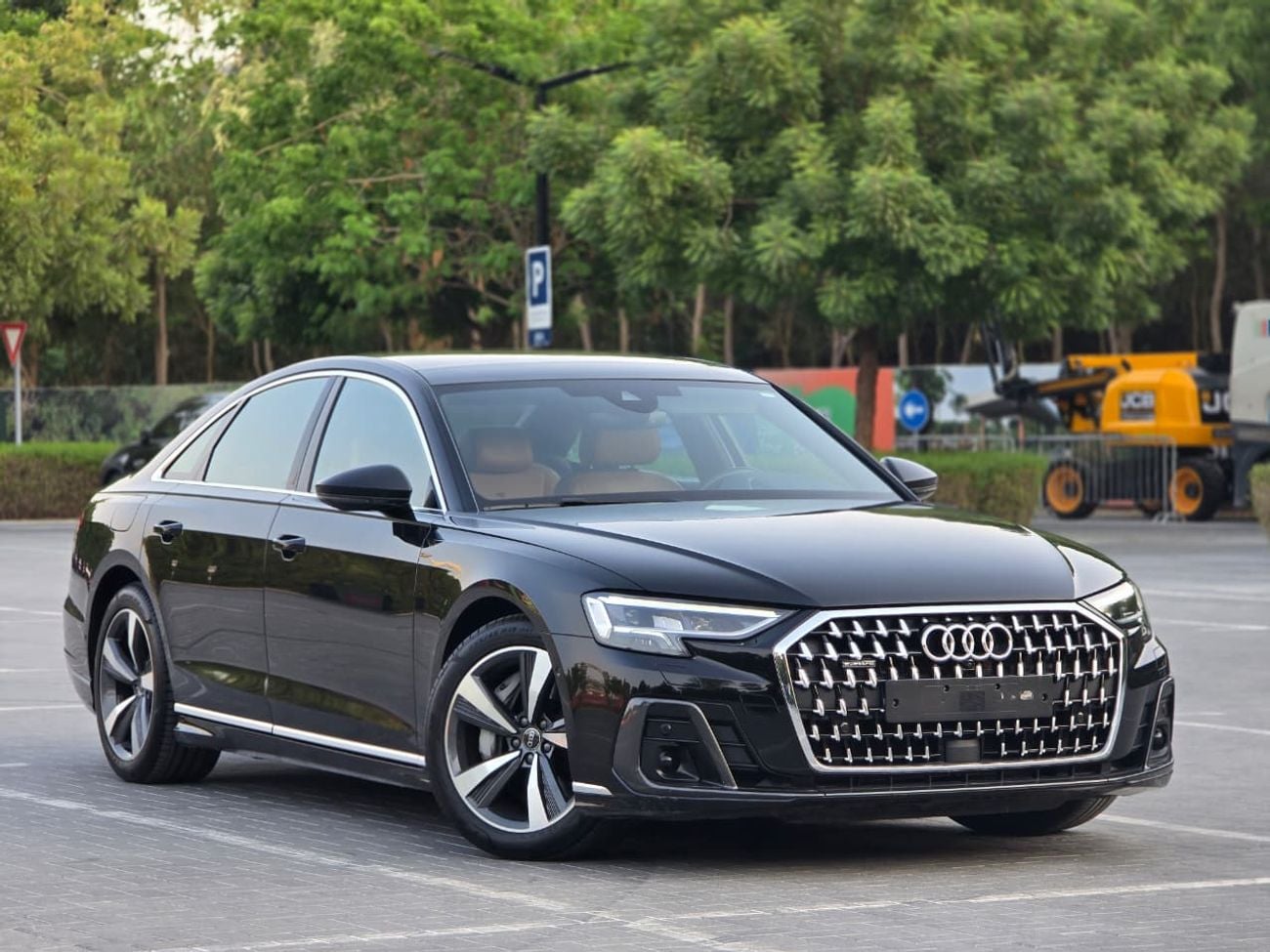 أودي A8 55 TFSI أودي A8 موديل 2025 خليجية // طلاء أصلي // خالية من الحوادث // حالة ممتازة