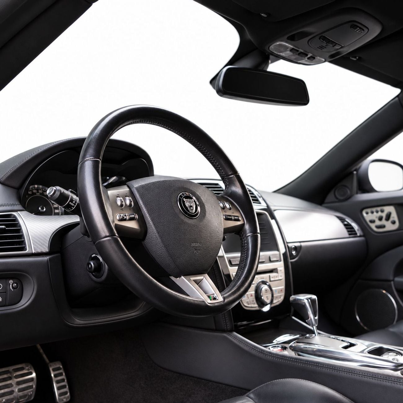 جاكوار XKR ستاندارد الدفع نقداً • جاكوار XKR • ضمان لمدة عام