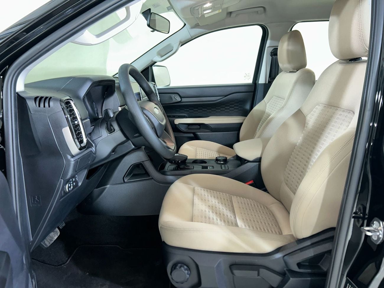 Ford Everest XLS EVR225 /AL TAYER MOTORS/ AL QOUZ SHOWROOM