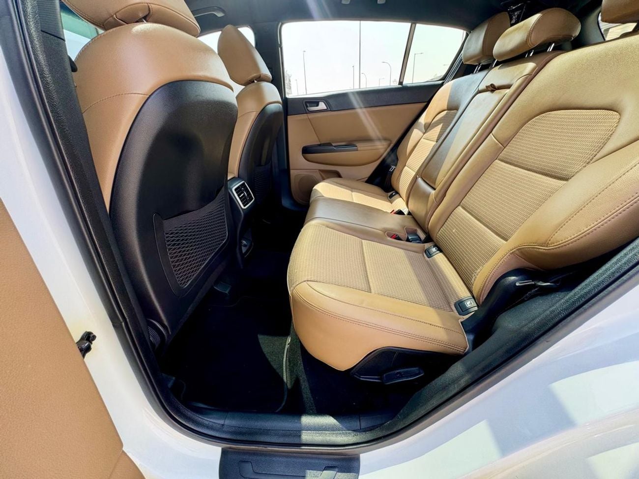 كيا سبورتيج LX STANDARD 799/- شهريًا | خليجي | فتحة سقف بانورامية، مقاعد جلدية، مثبت سرعة | خالية من الحوادث