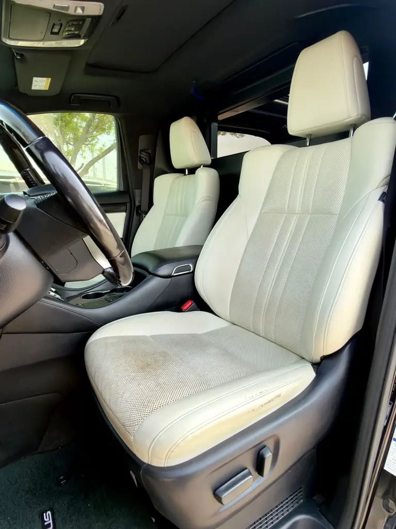 Lexus LM 300H LM 300h Hybrid | UAE - Excellent Condition | Regional Specs: