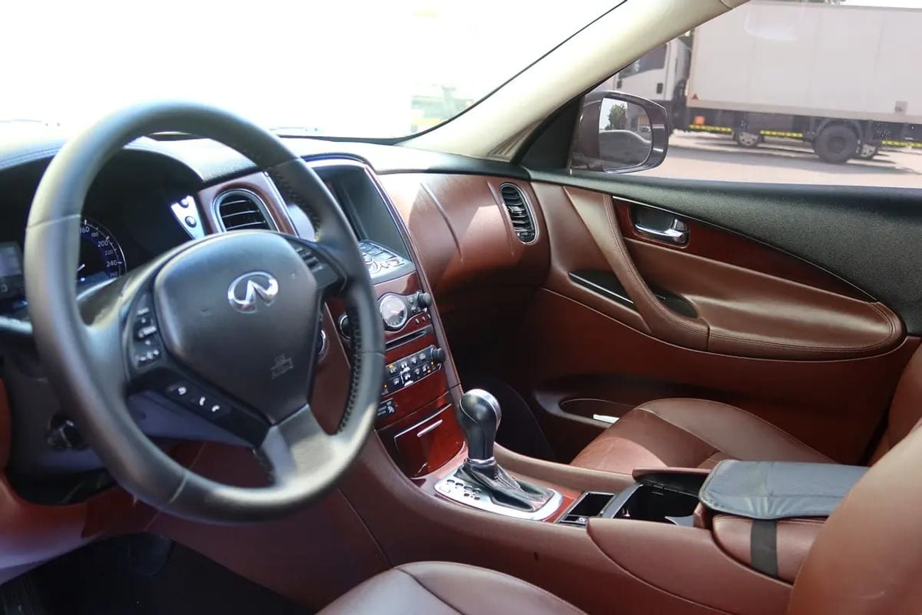 Infiniti QX50 3.7 V6 GCC | Original Paint | 2nd Owner