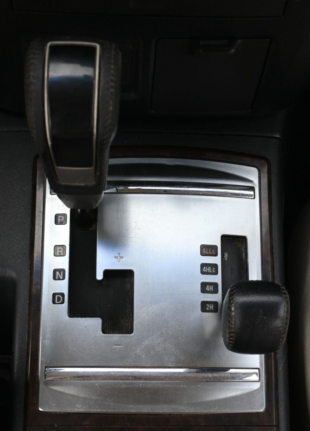 ميتسوبيشي باجيرو GLS MIDDLINE 5 -DOOR -3.5 - نظام الدفع الرباعى - SUV بترول - أوتوماتك - 3.5-6 V