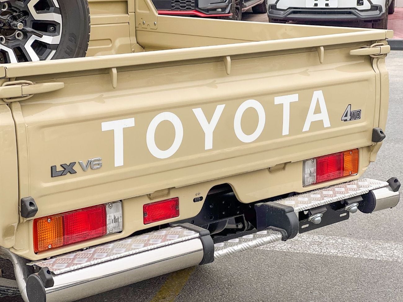 تويوتا لاند كروزر بيك آب EXPORT ONLY - FULL OPTION 4.0L PETROL (OMANI)
