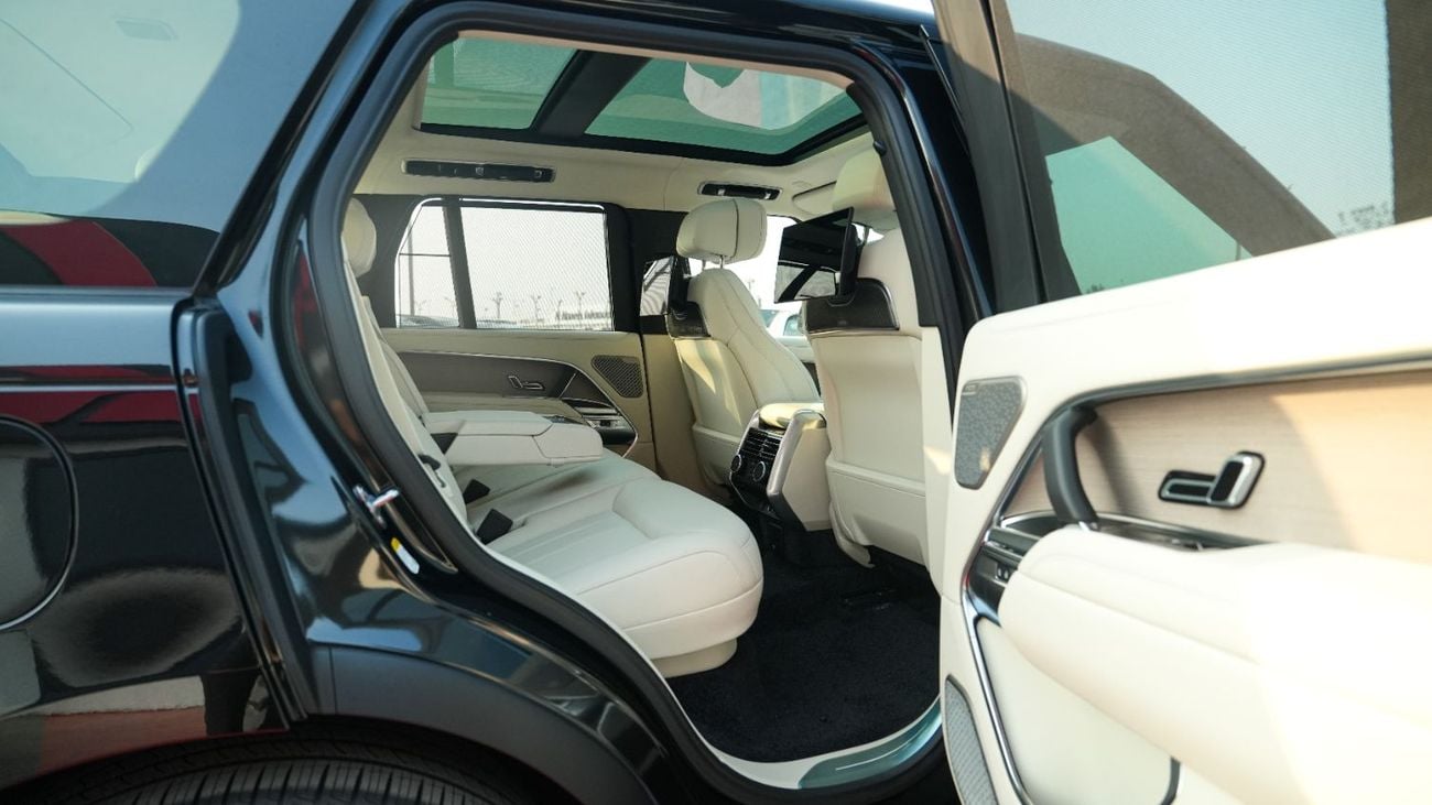 Land Rover Range Rover Santorini Black- white 2027MY Export Only