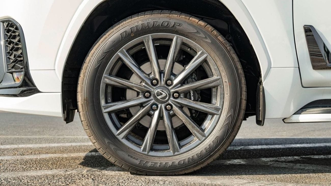 Lexus LX600 F SPORT