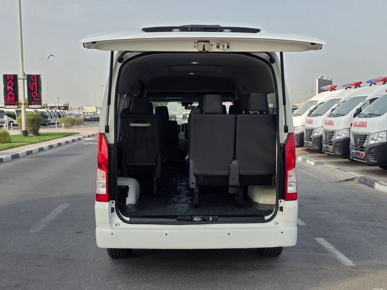 Toyota Hiace TOYOTA HIACE COMMUTER 12 SEATER DIESEL 2.8L RIGHT HAND DIVE
