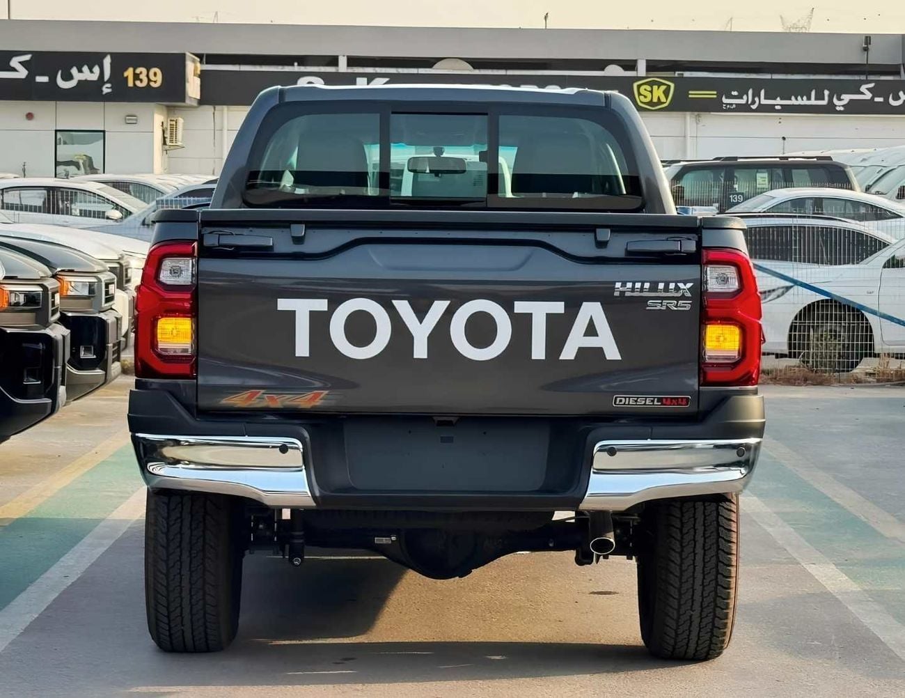 Toyota Hilux SR5 DOUBLE CABIN || 2.8L V4 DIESEL || BLIND SPOT | (CODE # HDAH1)