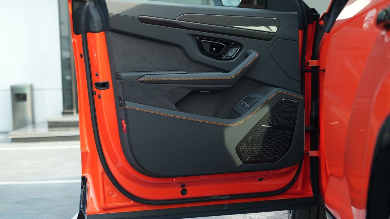 Lamborghini Urus SE Orange 2026MY Export Only